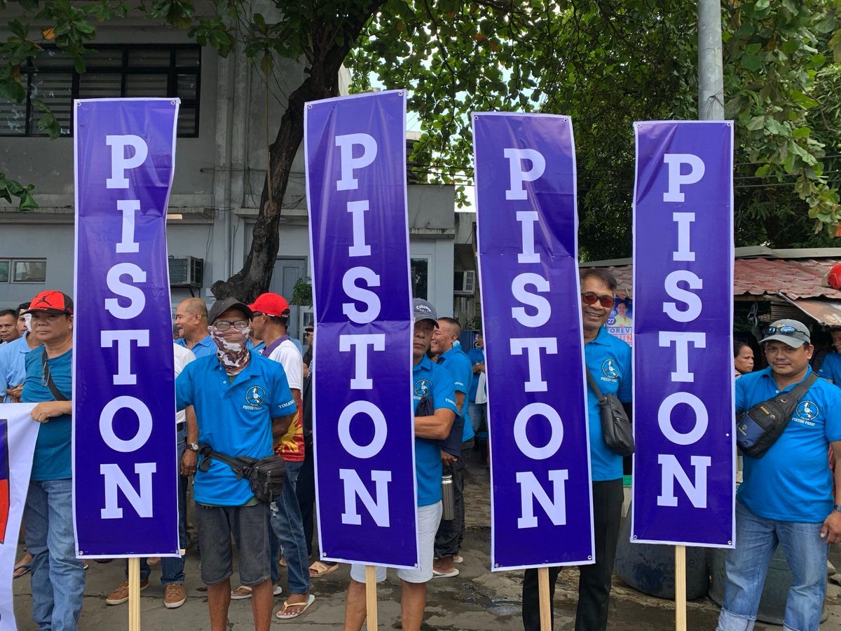 pistonph's tweet photo. ILOILO CITY—Led by PISTON-Panay, drivers, operators, and commuters braved the scorching heat today to stage a protest outside the LTFRB Region 6 office.

They demand swift action from DOTr Sec. Vince Dizon on renewing registrations for unconsolidated jeepneys, restoring the five-year validity of franchises, and investigating corrupt cooperatives in the region.

THE FIGHT CONTINUES! ✊