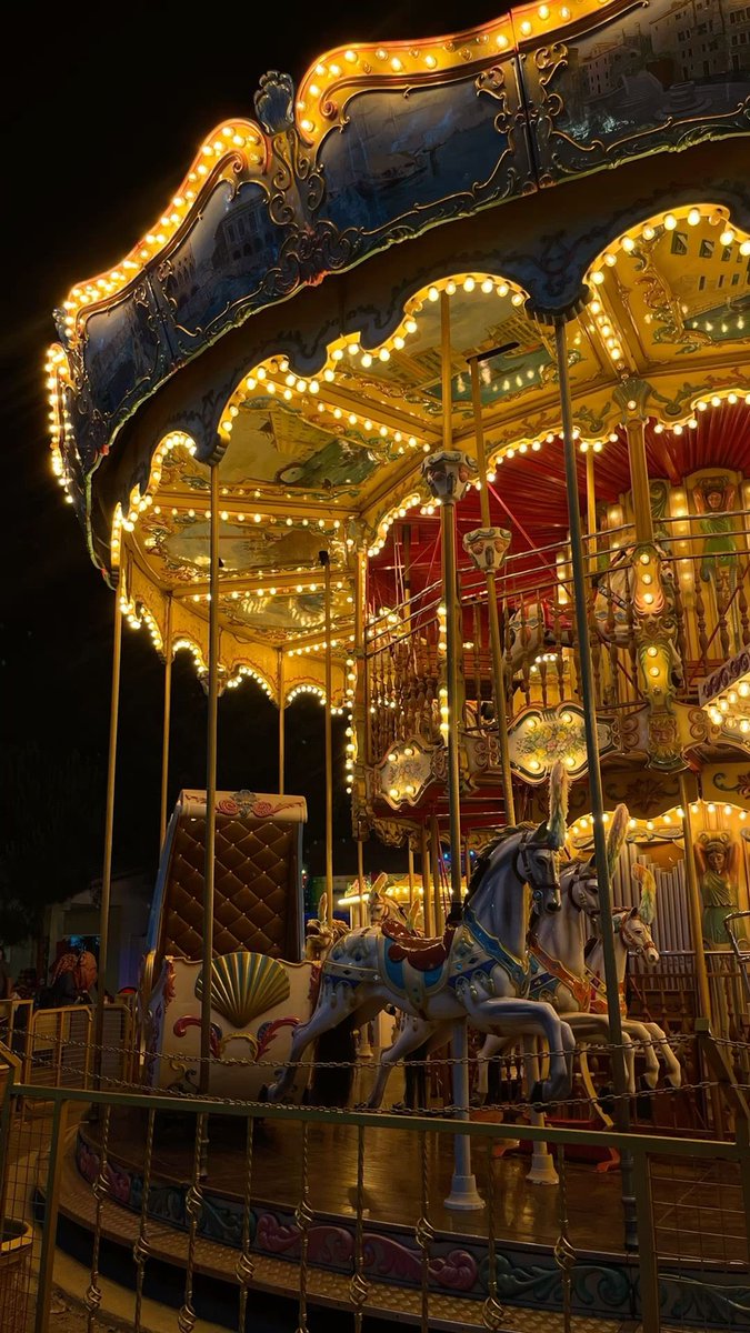 Kimsenin duvarlarını aşmak için uğraşmayın. İstedikleri insan olunca duvarlarını yıkıp lunapark yapıyorlar bilginiz olsun.