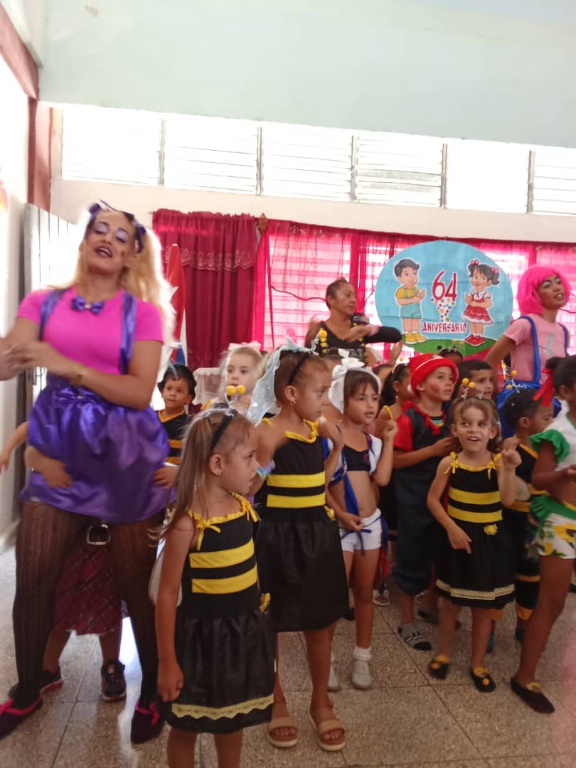 dmssaludmanzan1's tweet photo. #InfanciaCuba 🇨🇺🎊🥰🥳
Obra muy sensible y especial. 
¡Felicidades a todos los niños y niñas, a sus educadoras y familiares! La distinción de manera especial al colectivo del Círculo Infantil Flor de la Revolución, sede de la actividad central por la fecha en #Manzanillo https://t.co/ossbDCgmyf