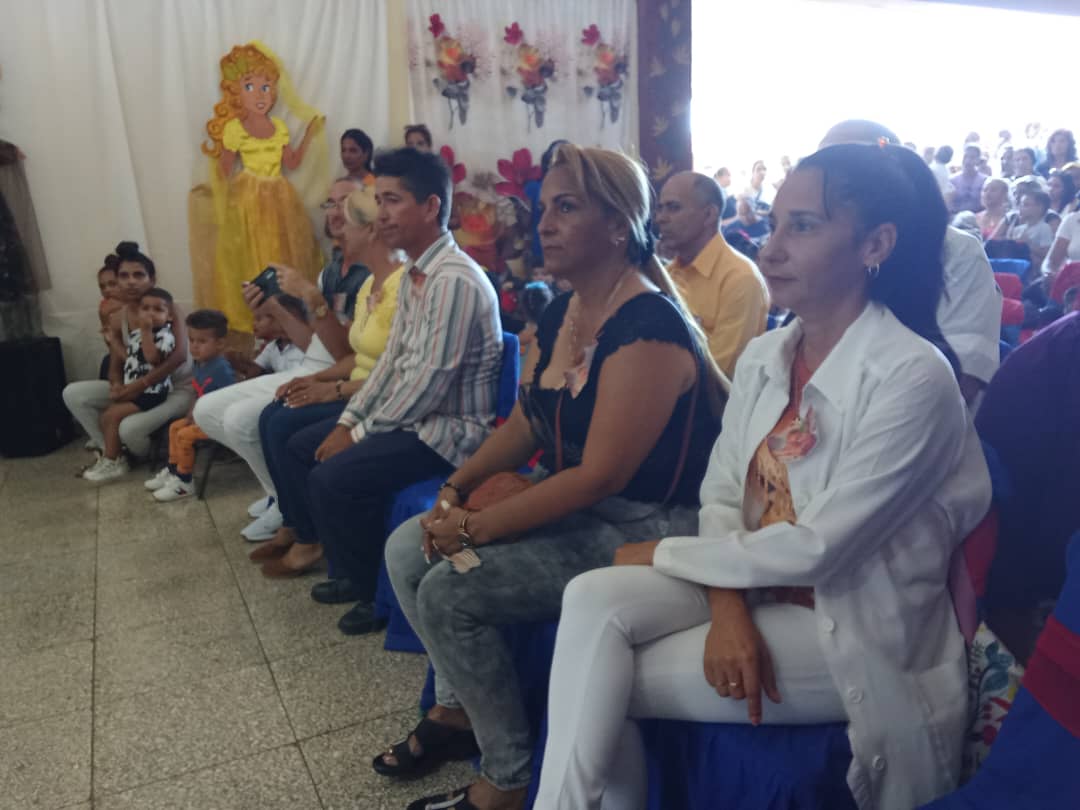 dmssaludmanzan1's tweet photo. #InfanciaCuba 🇨🇺🎊🥰🥳
Obra muy sensible y especial. 
¡Felicidades a todos los niños y niñas, a sus educadoras y familiares! La distinción de manera especial al colectivo del Círculo Infantil Flor de la Revolución, sede de la actividad central por la fecha en #Manzanillo https://t.co/ossbDCgmyf