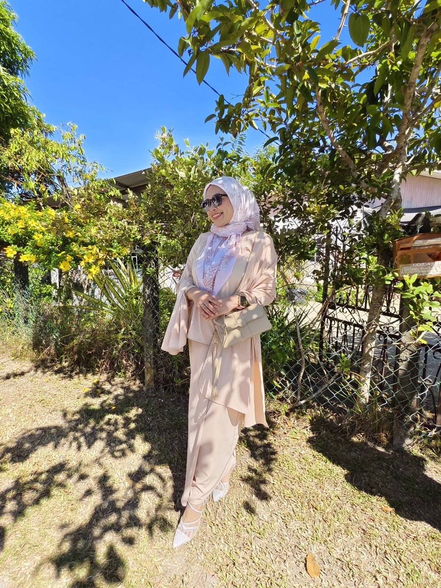 ftnsnuffy's tweet photo. @pja_chan Saya pakai selendang bahu jugak sama color dengan baju. Nampak serabut tak? https://t.co/oTy6UwNGtV