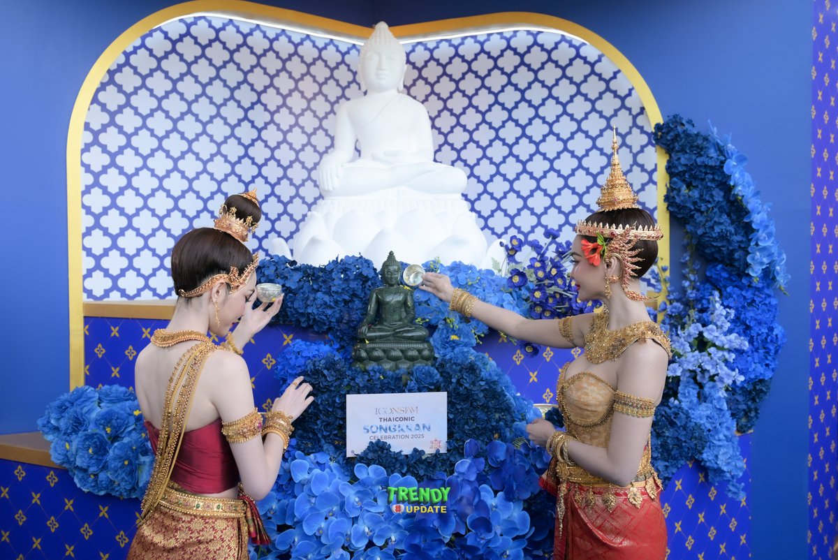TrendyUpdate_th's tweet photo. ยิ่งใหญ่สมมง "#อิงล็อต" ในลุคนางสงกรานต์วันที่ 2 ในงาน  ICONSIAM THAICONIC SONGKRAN CELEBRATION 2025 ✨

ENGLOT SONGKRAN ICONSIAM

#ENGLOTxICONSIAM
#สงกรานต์ที่ไอคอนสยาม
#Englot #อิงฟ้าชาล็อต
#อิงฟ้ามหาชน #EngfaWaraha 
#ชาล็อตออสติน #CharlotteAustin 
#ICONSIAMSongkran #ICONSIA https://t.co/HDGsj0slFw