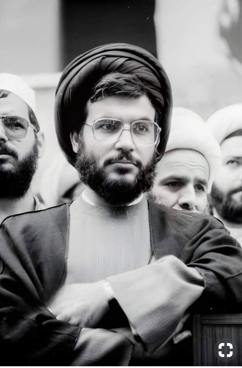ChbibRagheb's tweet photo. بعدك يا #نصرالله
من سيجمعنا بعد أن تكسرنا الى ملايين اليتامى
ليصنع منا : أرباب عائلة https://t.co/VcB31OVDSV