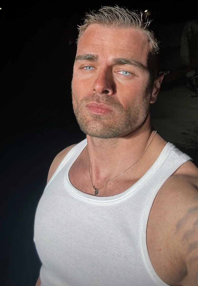 MetriPatrizia's tweet photo. Oggi vi saluto così  ...lovely boy🥰#sergetti https://t.co/Qv7MHB6JzA