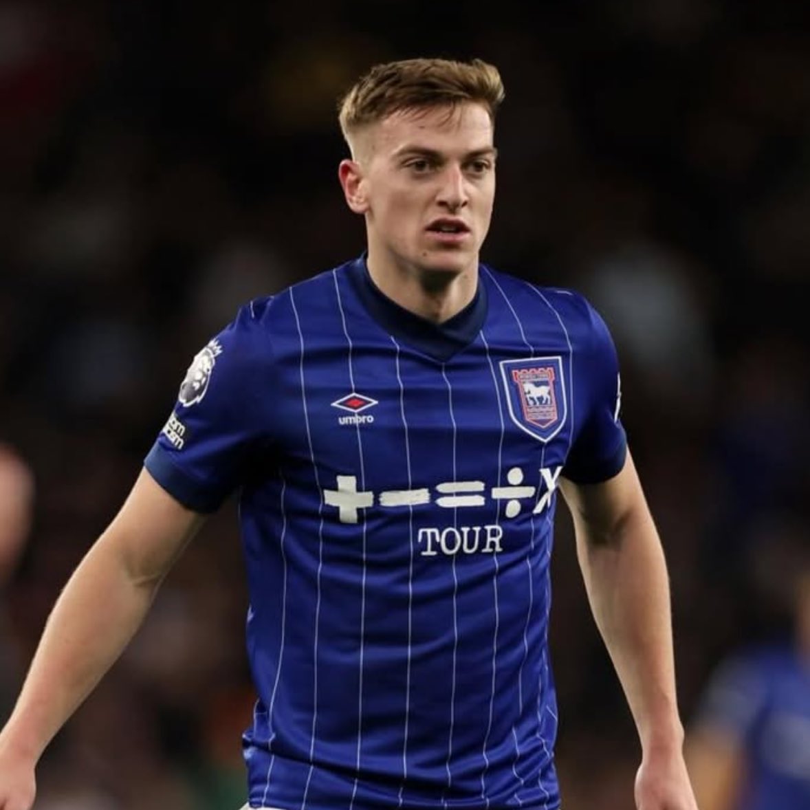 FabrizioRomano's tweet photo. 🔵👀 Maresca: “In terms of numbers, Liam Delap is doing fantastic. I think he's scored 12 PL goals already”.

“The way he plays and fights… he’s really always there. But he's an Ipswich player. He's an enemy on Sunday!”. https://t.co/Cr4aR36RSE