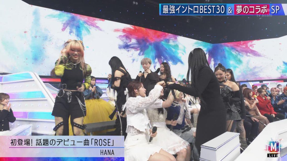 emu_pon's tweet photo. MOMOKA「デビューしたME:Iともまたいつか同じステージに立ちたい、待ってて」
からMステで再会するストーリー、エモすぎて滝涙
#HANA #ME_I
#Mステ https://t.co/YvV4OgzCsE