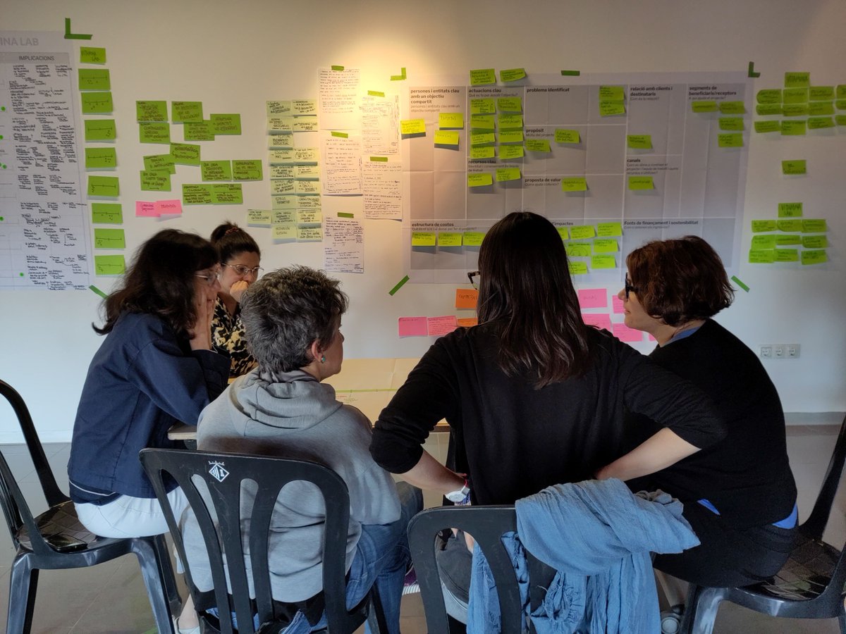 OPEManlleu's tweet photo. 🟢 Trobada de l’equip motor del #Projectevitamina per reactivar el projecte i construir les bases del Vitamina LAB
També es preveu reconnectar amb totes les entitats públiques i privades que formen part del projecte i organitzar una trobada durant el 2025
https://t.co/LHGd7Dy5kX https://t.co/NO2828q34f