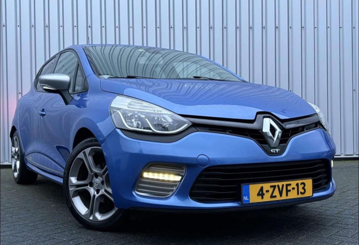 rvanbommel1982's tweet image. Afgelopen nacht 11-04-2025 is mijn auto gestolen. 
Hij stond voor de deur. 
Ik heb inmiddels beeldmateriaal van de buren dat de persoon om 3:01 uur instapte en om 3:10 uur weg reed
Aangifte is inmiddels al gedaan. Tips of de auto gezien na die tijd hoor ik graag!!