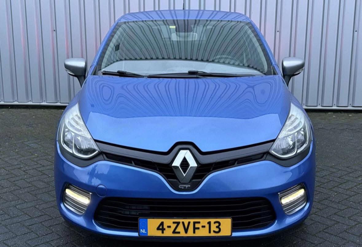 rvanbommel1982's tweet image. Afgelopen nacht 11-04-2025 is mijn auto gestolen. 
Hij stond voor de deur. 
Ik heb inmiddels beeldmateriaal van de buren dat de persoon om 3:01 uur instapte en om 3:10 uur weg reed
Aangifte is inmiddels al gedaan. Tips of de auto gezien na die tijd hoor ik graag!!