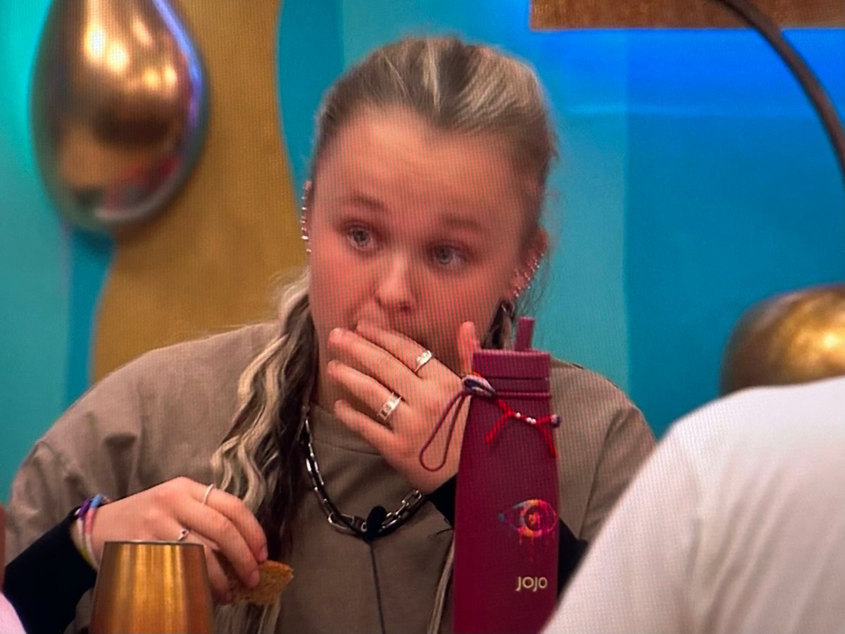 onegreenbottle's tweet photo. Which Celebrity Big Brother water bottle is your favourite? #pinkypromise or #darkcherry ?? #cbbuk #cbb https://t.co/Q8379zMTum