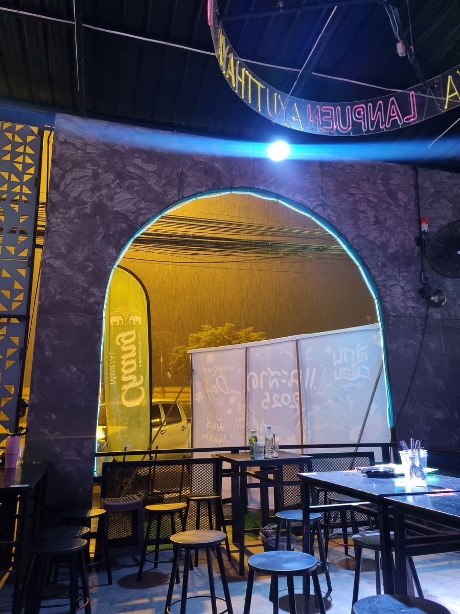 Palmjungg's tweet photo. มาเยือนร้านเที่ยวอยุยาฝนตกเลยว้อยย🤣 #อยุธยา  #ล้านเพื่อน https://t.co/KEMr9AO4vY