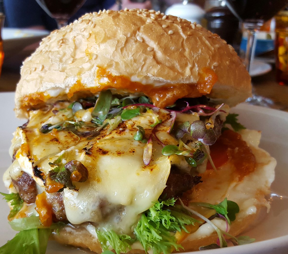 JoziStyle's tweet photo. A burger with Brie!

#DineJoziStyle https://t.co/AOabz5faRb