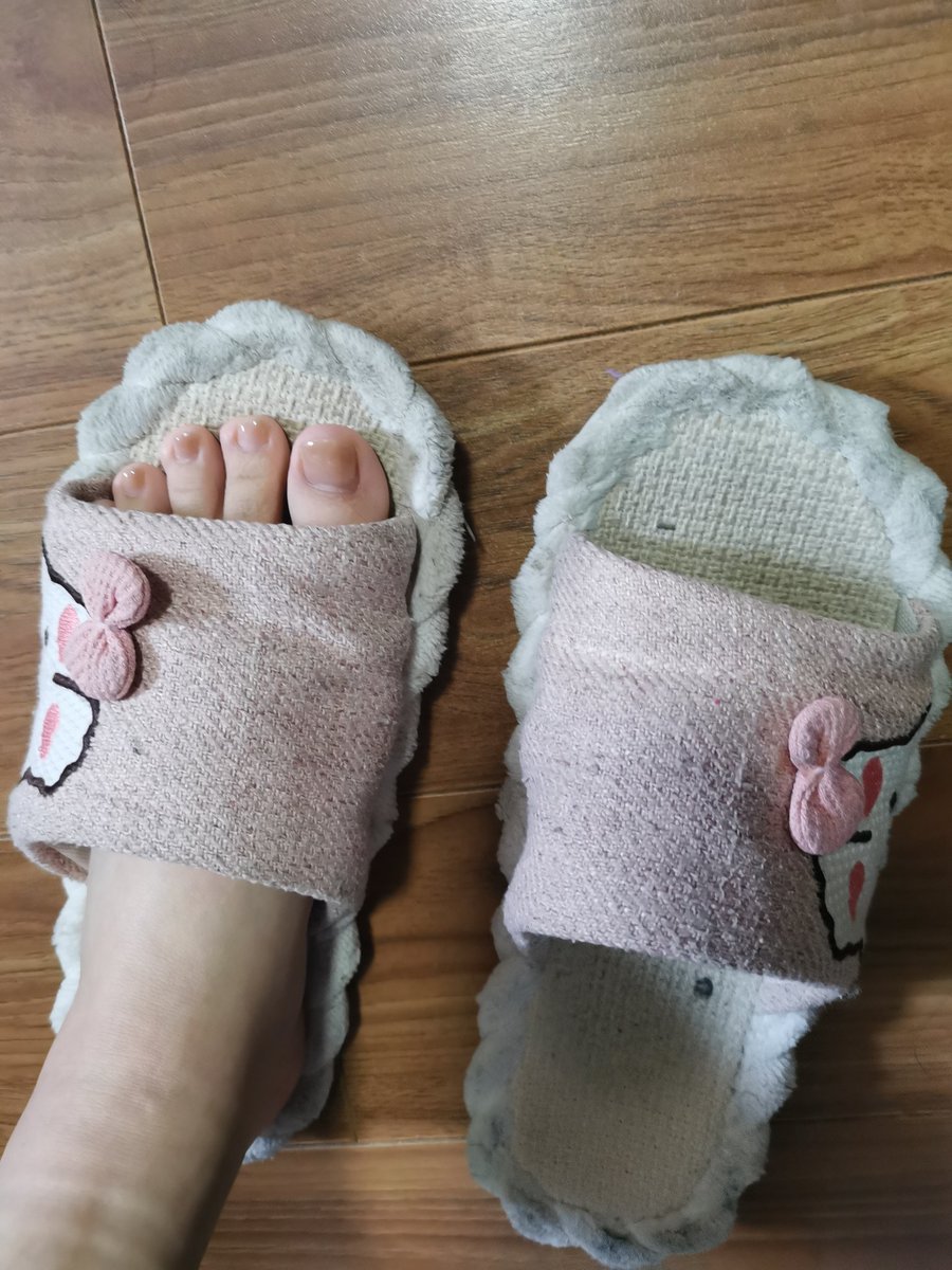 GalvanKamr10724's tweet photo. 福利🧧，转关赞评抽一个嘴甜的，抽中付门槛➕🐧#原味 #抽奖 #鞋底奴 https://t.co/jG57H8qfm2