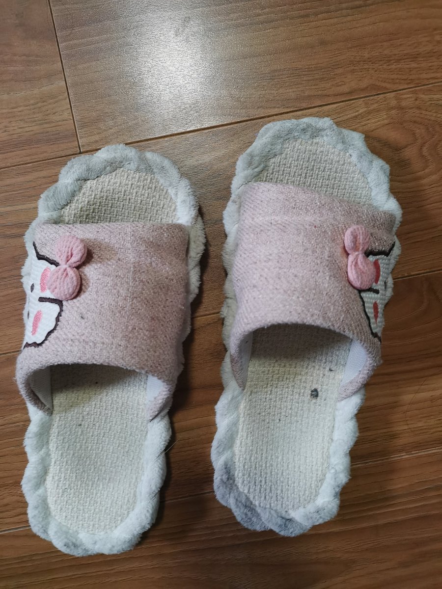 GalvanKamr10724's tweet photo. 福利🧧，转关赞评抽一个嘴甜的，抽中付门槛➕🐧#原味 #抽奖 #鞋底奴 https://t.co/jG57H8qfm2