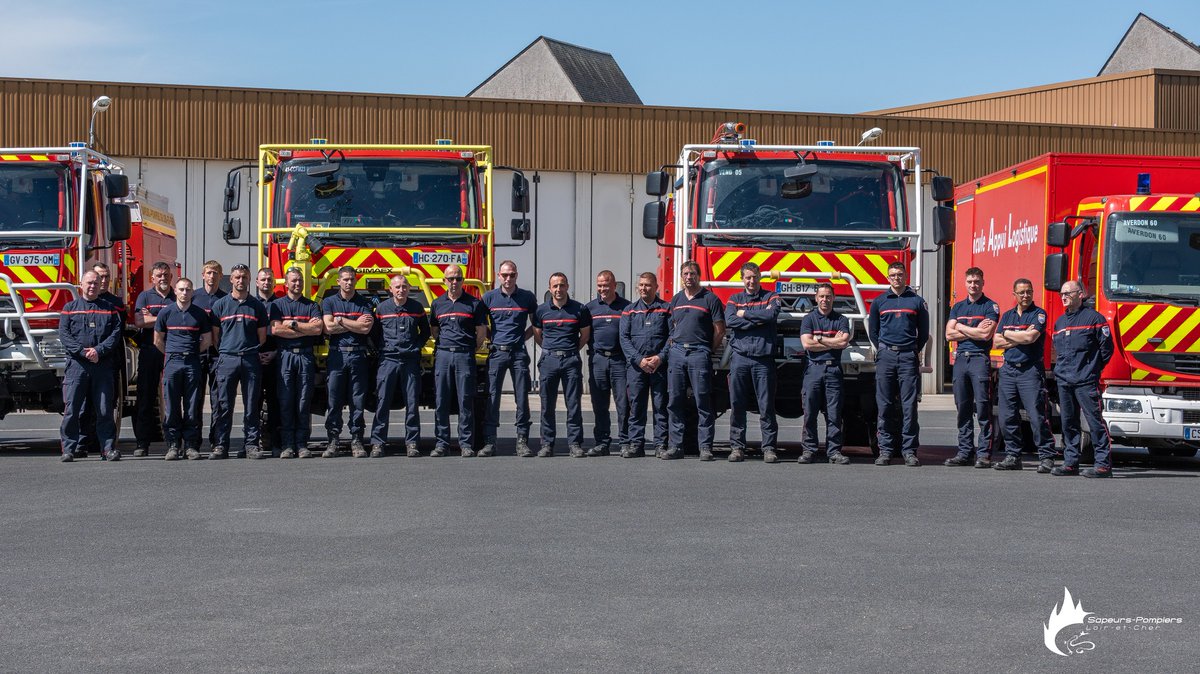 SDIS41's tweet photo. 19 sapeurs-pompiers de Loir-et-Cher sont partis en renfort hier soir, jeudi 10 avril, pour aider les Sapeurs-pompiers 49 - SDIS 49 et le SDIS 37 sur un important feu de forêt à Breille-les-Pins (49), commune limitrophe de l'Indre-et-Loire (37). https://t.co/Ss7EMbic7x