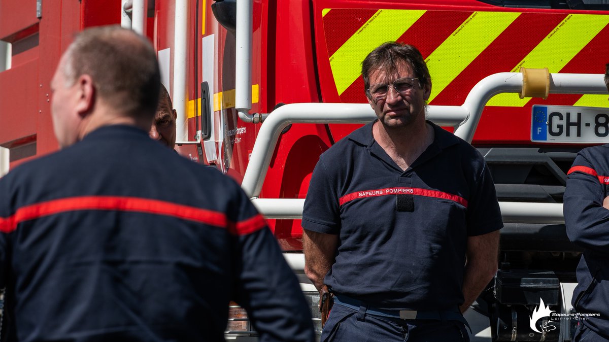 SDIS41's tweet photo. 19 sapeurs-pompiers de Loir-et-Cher sont partis en renfort hier soir, jeudi 10 avril, pour aider les Sapeurs-pompiers 49 - SDIS 49 et le SDIS 37 sur un important feu de forêt à Breille-les-Pins (49), commune limitrophe de l'Indre-et-Loire (37). https://t.co/Ss7EMbic7x
