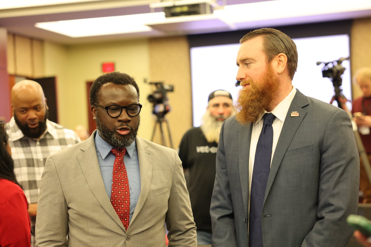 1/2
Yesterday, the @UnionVeterans was on Capitol Hill.
George Chewning delivered powerful testimony on the attacks against veterans in the federal workforce and benefits.

Thank you <a href="/RepJeffries/">Hakeem Jeffries</a> and the <a href="/HouseDPCC/">House DPCC</a> for standing with us. #ProtectVeteranJobs