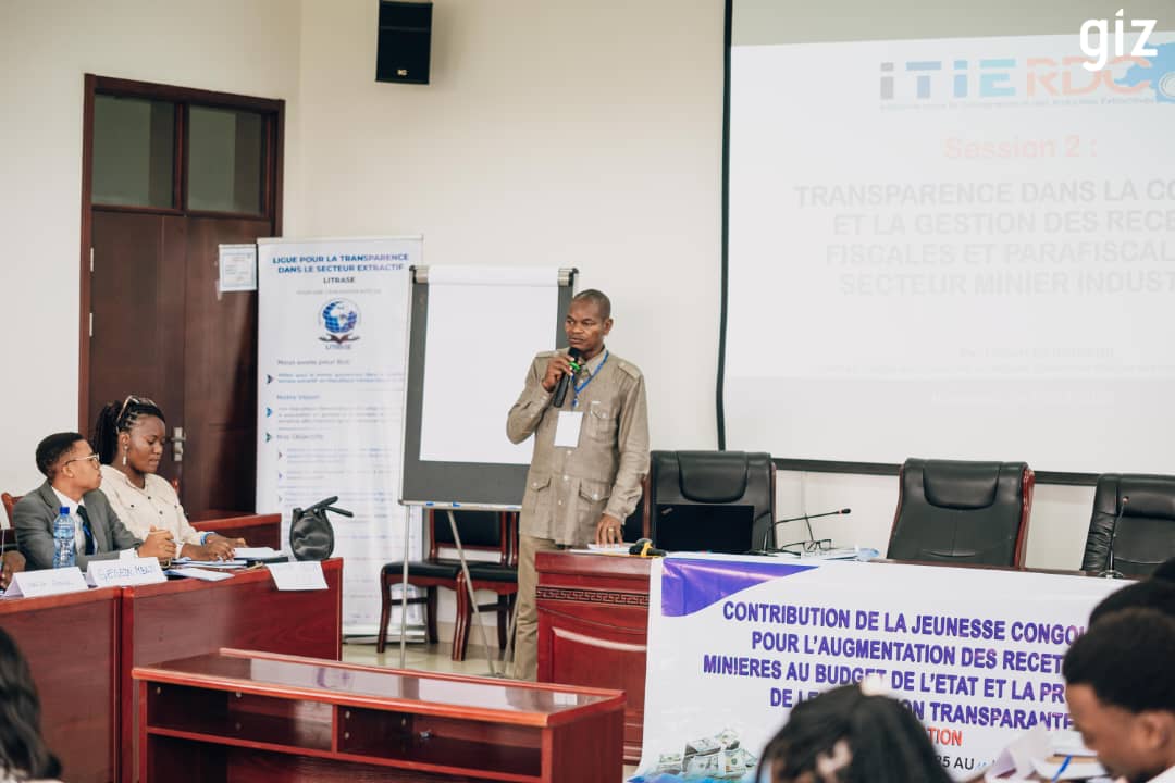 #Kin 10.04.2025 Jour 2. Formation des jeunes (étudiants, ONG/ASBL, mouvements citoyens) sur la fiscalité &amp; la transparence du secteur minier industriel G. DENINGAIDI, expert <a href="/itierdc/">ITIE-RDC</a>, a exposé sur la collecte &amp; gestion des recettes minières. 🔗 Avec le soutien de la GIZ &amp; UE