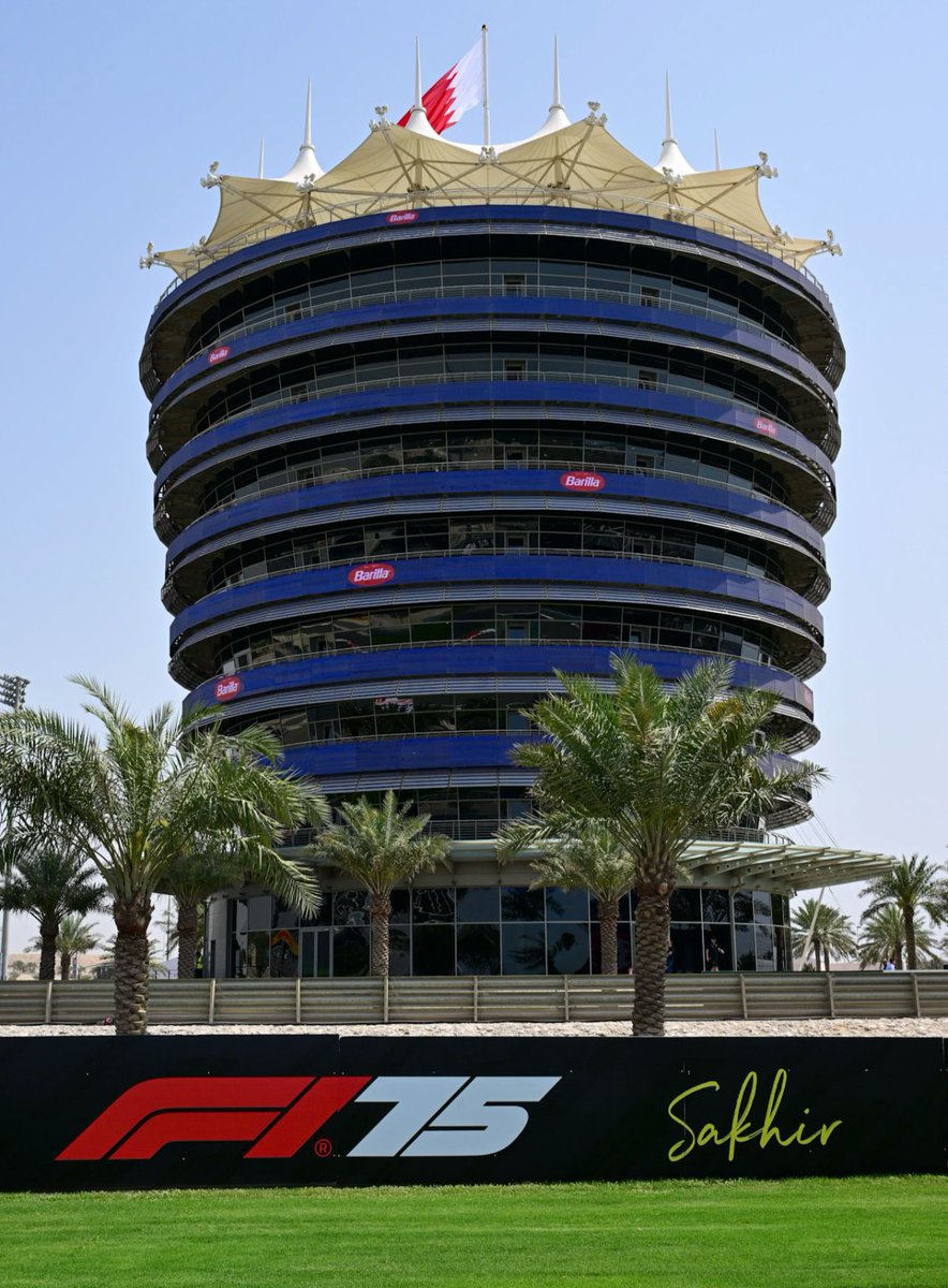 تستمر #البحرين في صنع التميز والفرح.. الفورمولا 1 ليس مجرد سباق، وإنما رسالة للعالم بأن البحرين موطن لتنظيم الفعاليات العالمية المهمة.

#نبض_الصحراء_لا_يتوقف