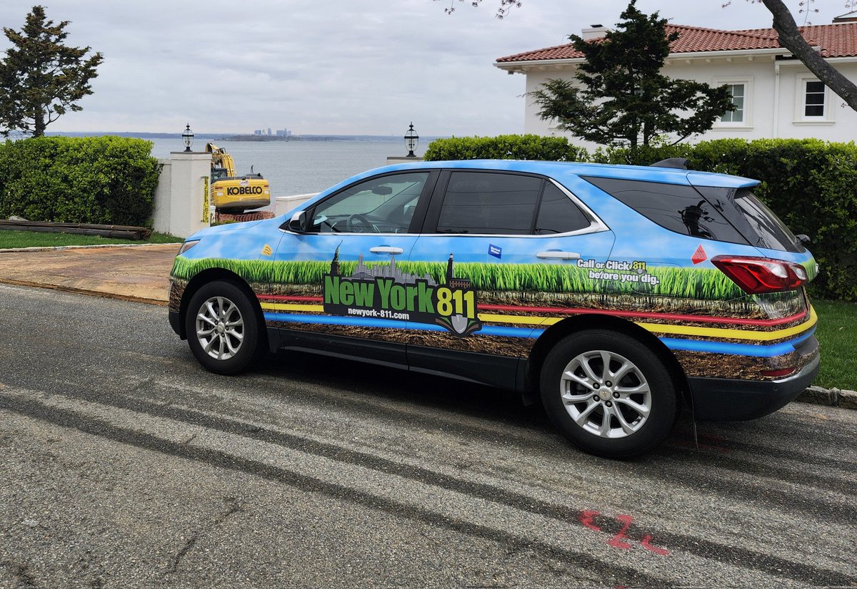 NewYork811_Rep3's tweet photo. We're in Kings Point in Nassau County today talking to contractors about 811 &amp; safe digging practices. https://t.co/PGPiBBbec8