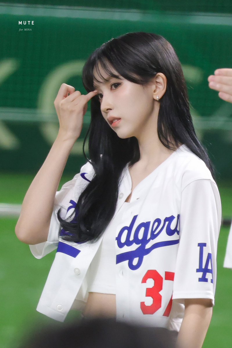 250316 イケメン😎 #MINA #미나 #ミナ #TWICE #MISAMO #MLBTokyoSeries