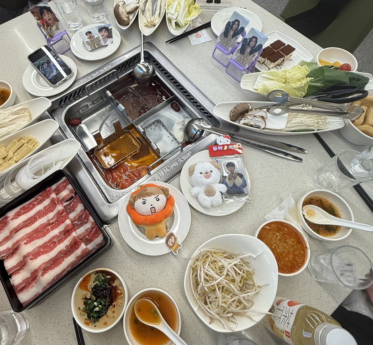 onehanika's tweet photo. 마음맞는훠궈있음 먹어야겠지.. https://t.co/DbLAtGFCMm