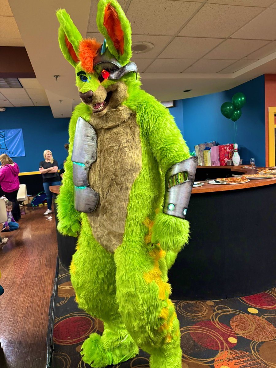 timelineroo's tweet photo. I’m making a one day appearance today @Furcationland. Here’s how you can find me. Look for the giant green cyborg. I’ll be in suit most of the day. https://t.co/AUPOM6LRzn