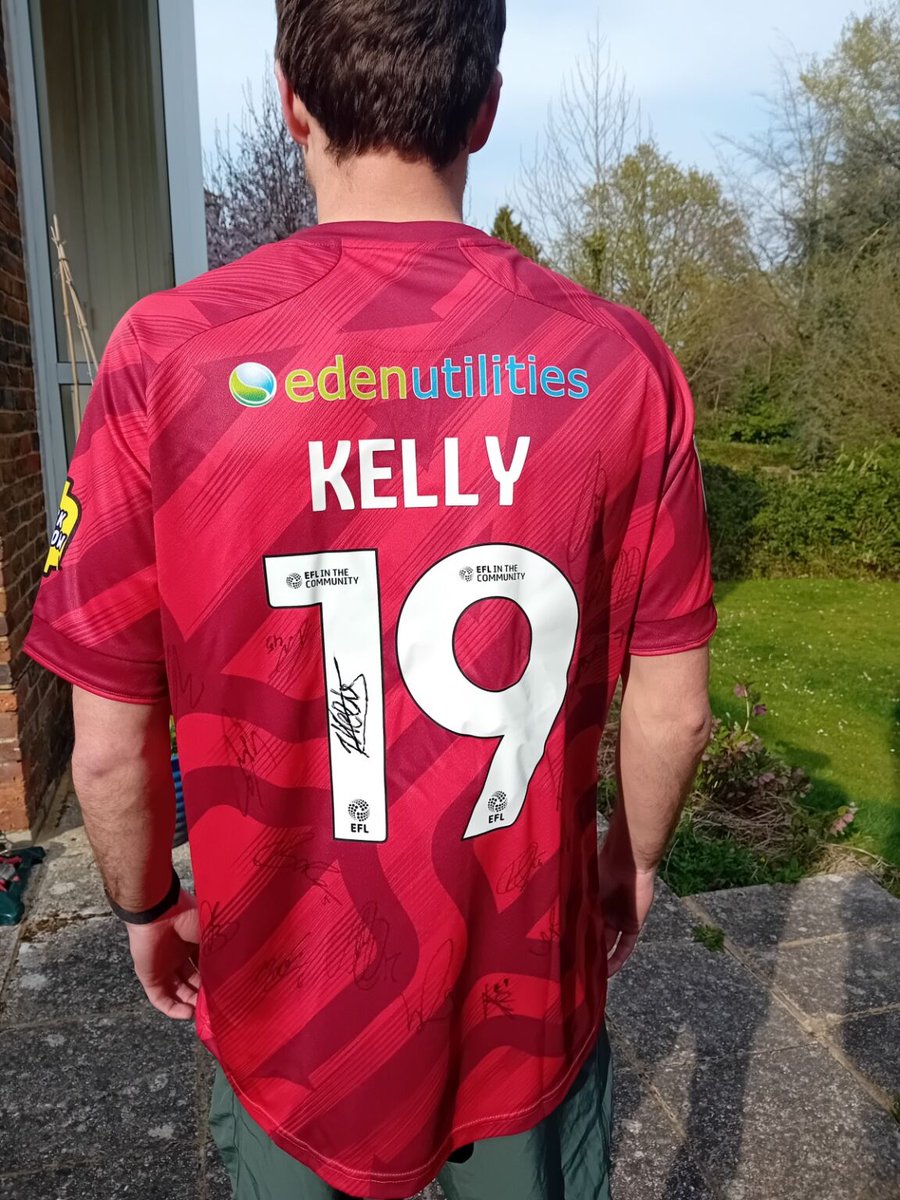 HomestartCHAMS's tweet photo. WIN a signed @crawleytown shirt - visit our Facebook page for full details - https://t.co/6YKW21nctI https://t.co/gJRvRq7zJb