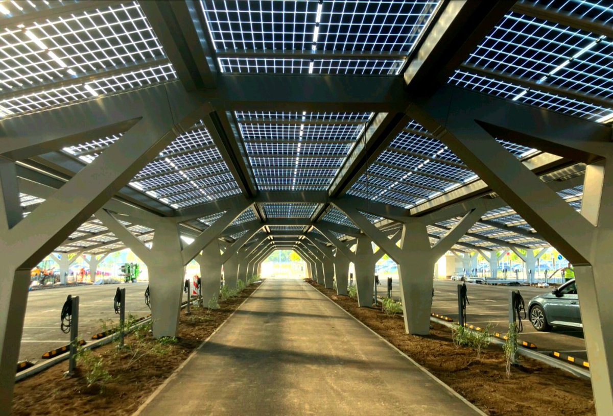 #GigaBerlinBrandenburg
btw. GigaBerlin also has the largest charging park in the world, with 546 charging stations, 19 are SUC V4 chargers. 
The charging park is accessible to everyone.
moz.de/lokales/erkner…