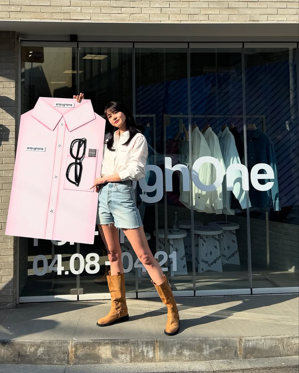 mariabettina01's tweet photo. My tall baby at the opening of #EnoughOne's Pop-up Store last 4/8/2025😻
🎥 IG: y.b.k.i.m.j.i 4/10/2025
🖇️ https://t.co/BtrZoxhdle
#TomGreyhound #TOMG #KwonNara #권나라 #hv_nara #KwonAyoon https://t.co/WHacoDWoQ9