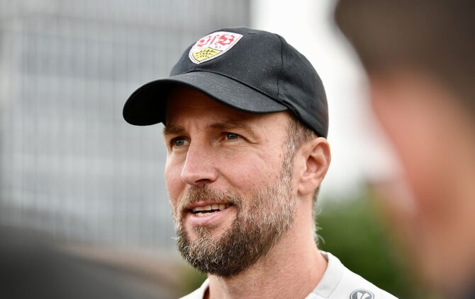 Für das #Pokalfinale gab es einen Rekord-Ansturm auf Tickets. Viele <a href="/VfB/">VfB Stuttgart</a>-Fans gingen leer aus.
Trainer #Hoeneß hat da einen Tipp: Alle Fans ohne Ticket sollen "Berlin fluten und die Stadt Weiß-Rot erscheinen lassen".
➡️ Das sagt der Trainer:
zvw.de/vfb-stuttgart/…
#VfB #DFBPokal