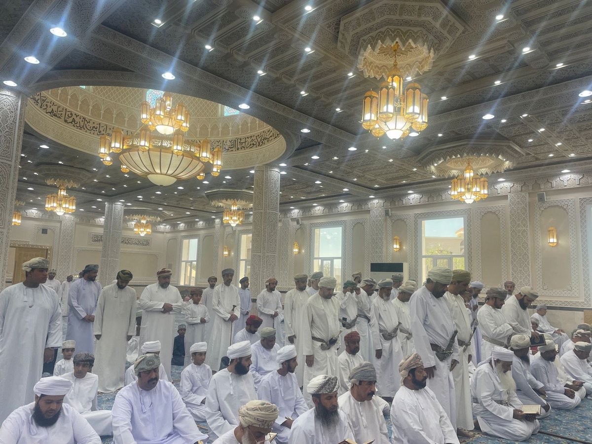 افتتاح جامع التقوى بولاية #الخابورة 
تحت رعاية سعادة محمد بن سليمان الكندي 
محافظ شمال الباطنة
حيث أدى سعادته صلاة الجمعة بالجامع بعد الافتتاح ، وقد أمَ المصلين الشيخ خالد بن سالم الخوالدي 
تم إنشاء الجامع على أرض مساحتها الإجمالية 1400 متر مربع ومساحة البناء 700 متر مربع ويتسع