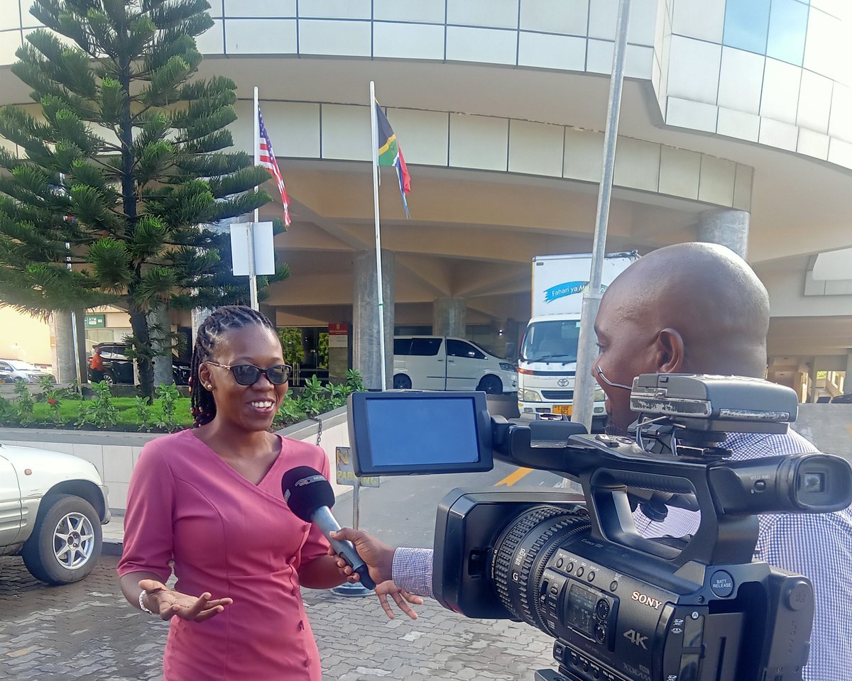 janeth_soka's tweet photo. Kwa kweli imekuwa siku njema sana Leo.
Nilitafutwa na Azam Tv kuongelea wimbi kubwa la single mothers na changamoto za Malezi.
Haya ndugu zangu kwenye taarifa ya habari ya saa 2 usiku UTV  naomba mtazame  na nawakaribisha kurecord , kupiga picha na kunitumia please. 
 God is good https://t.co/2THCq1HuB2