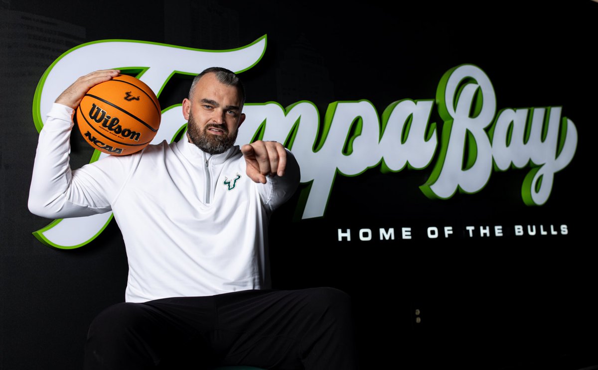 Bulls Nation, RT to help us wish <a href="/CoachBHodgson/">Bryan Hodgson</a> Happy Birthday!

#HornsUp 🤘