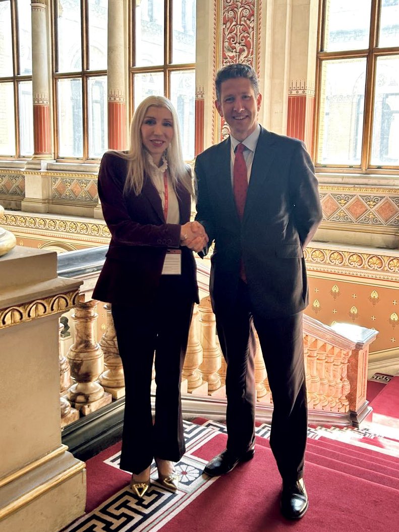 As part of her visit in London, <a href="/CyprusMFA/">Cyprus MFA</a> Political Director <a href="/ThsShambos/">Thessalia Salina Shambos</a>, held substantial &amp; extensive consultations @FCDO, incl. w/ <a href="/FCDOGovUK/">Foreign, Commonwealth & Development Office</a> Director General Geopolitics &amp; Political Director <a href="/CTurnerFCDO/">Christian Turner</a>, reflecting the ongoing commitment to strengthening 🇨🇾🇬🇧 strategic ties.
