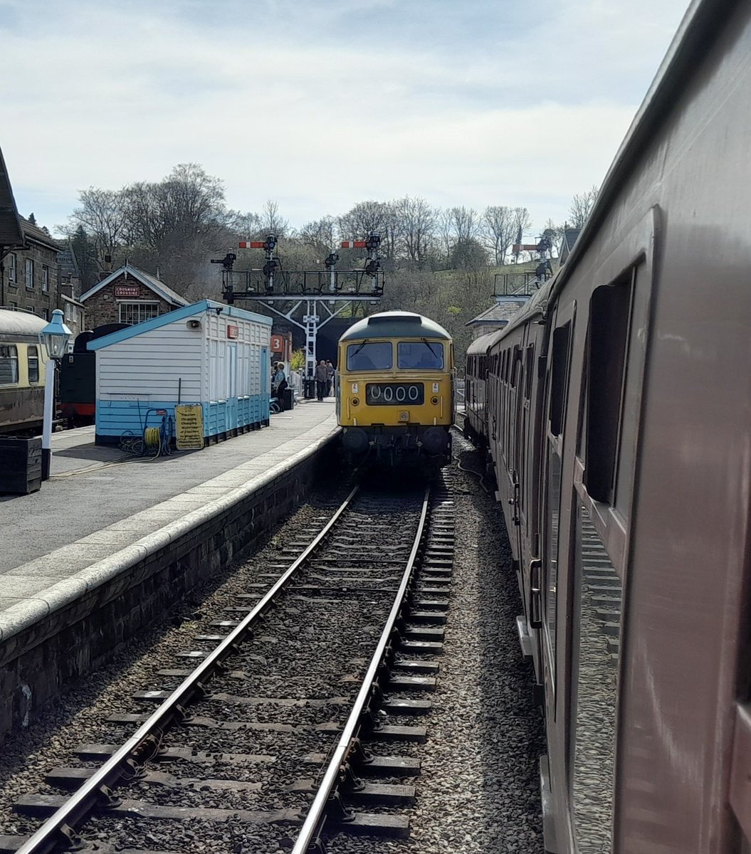 jaymz_hatstand's tweet photo. Plenty of action in the sun @nymr today, with 37264, 31466 47710 Death Star and 45596 Bananas around Grosmont, 31128 Chaybdis is on its way to Whitby. Excellent day out! #ClassicTraction #ClassicSteam #Railways #Tractor #Goyle #Jubilee #Spoon https://t.co/z7lS1e1J2b