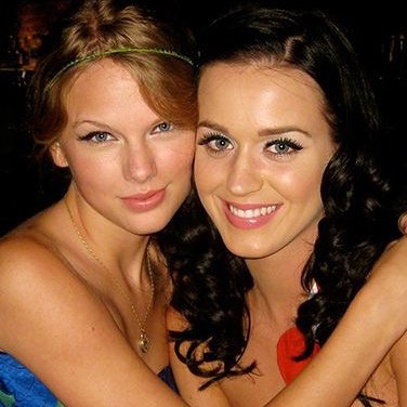 143ofashowboy's tweet photo. A thread of Katy Perry and Taylor Swift's relationship over the years, including the beefs &amp; the friendship: https://t.co/OU7wwzq4Of