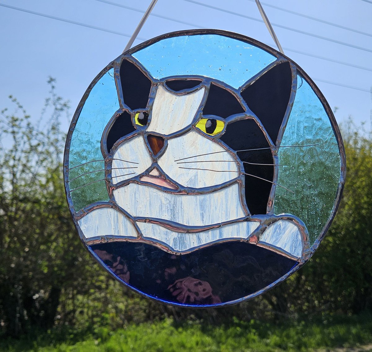 k8glassdesigns's tweet photo. Latest commission off to its new home #stainedglass #cats #buyitoffaboat #electricboats #madeonaboat #Ortomader #boatsthattweet #BearsAfloat https://t.co/JoorKa3DVe