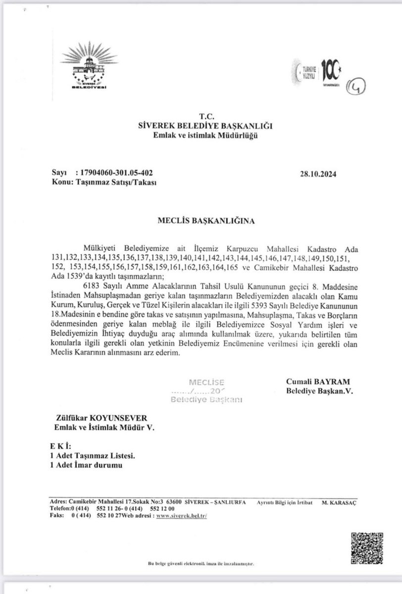 halil_karavar's tweet photo. Yeniden Refah Partisi Meclis Grubu Olarak Kamuoyuna Duyurumuzdur

Olağanüstü toplanan belediye meclisinde, belediyeye ait arsaların SGK, vergi borçları ve çeşitli kamu kurumlarına olan yükümlülükler karşılığında satışı gündeme getirilmiş; bu satış yetkisinin doğrudan encümene devredilmesi talep edilmiştir.

Yeniden Refah Partisi meclis üyelerimiz, bu teklife sorumluluk bilinciyle yaklaşmış; öncelikle mevcut borç miktarının ne kadar olduğu, bu borca karşılık kaç arsanın değerlendirilmesi gerektiği gibi temel soruların açıklığa kavuşturulmasını talep etmiştir. Ayrıca, 296 parselin tamamının satış yetkisinin verilmesi yerine, bir komisyon kurulması ve bu komisyonun yapacağı borç analizi sonucuna göre yalnızca ihtiyaç duyulan arsaların değerlendirilmesi önerilmiştir.

Ne yazık ki Sayın Belediye Başkanı, bu yapıcı öneriyi dikkate almamış ve teklifi değiştirmeden, tüm arsa satış yetkisinin  verilmesini ısrarla sürdürmüştür. Bu nedenle meclis grubumuz, süreci kontrolsüz, plansız ve şeffaflıktan uzak bulduğu için ilgili maddeye ret oyu vermiştir.

Daha da endişe verici olan ise; satış yetkisi meclisten geçmeyince, başkanın bu arsaların doğrudan SGK’ya devredilerek satılmasını gündeme getirmiş olmasıdır. Bu yaklaşım kesinlikle kabul edilemezdir.

Belediyemizin mevcut borç yükü yalnızca bugünü değil, geleceğimizi de tehdit etmektedir. Özellikle SGK, vergi ve maaş yükleri nedeniyle önümüzdeki 4-5 yıl içinde sürekli arsa satışlarının gündeme gelmesi kaçınılmaz hale gelecektir. Bu durum, belediyemizi hizmet üretemeyen, sadece borç ödeyen bir yapıya sürükleyecektir.

Uyarıyoruz: Bu anlayışla belediye yönetilemez. Şehrimizin kıymetli arsaları hesapsız, plansız şekilde elden çıkarılamaz. Halkın sırtına bu yük bindirilemez. Belediyemiz kendi öz kaynaklarıyla hizmet üretmeli, mali disiplini sağlamalı ve varsa geçmişe dönük yolsuzluk ya da usulsüzlük iddiaları titizlikle soruşturulmalıdır.

Yeniden Refah Partisi Meclis Grubu olarak, bu sürecin sonuna kadar takipçisi olacağız. Kamuoyunun doğru bilgilendirilmesi ve halkımızın menfaatlerinin korunması en büyük sorumluluğumuzdur.

Saygılarımızla,
Yeniden Refah Partisi Meclis Grubu