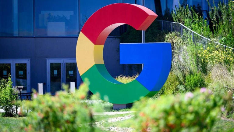 outlookbusiness's tweet photo. .@Google Lays Off Hundreds in Android &amp; Pixel Units — What You Need to Know?

🧵A Thread https://t.co/jDou9UMge4