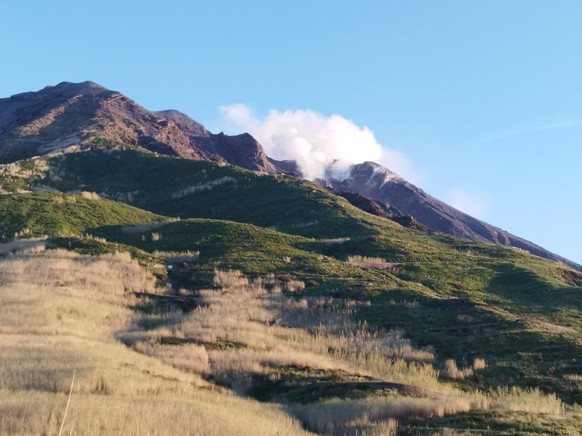 PhotoStromboli's tweet photo. I paesaggi dell' isola di #Stromboli, Isole #Eolie. https://t.co/odwrqewaZg