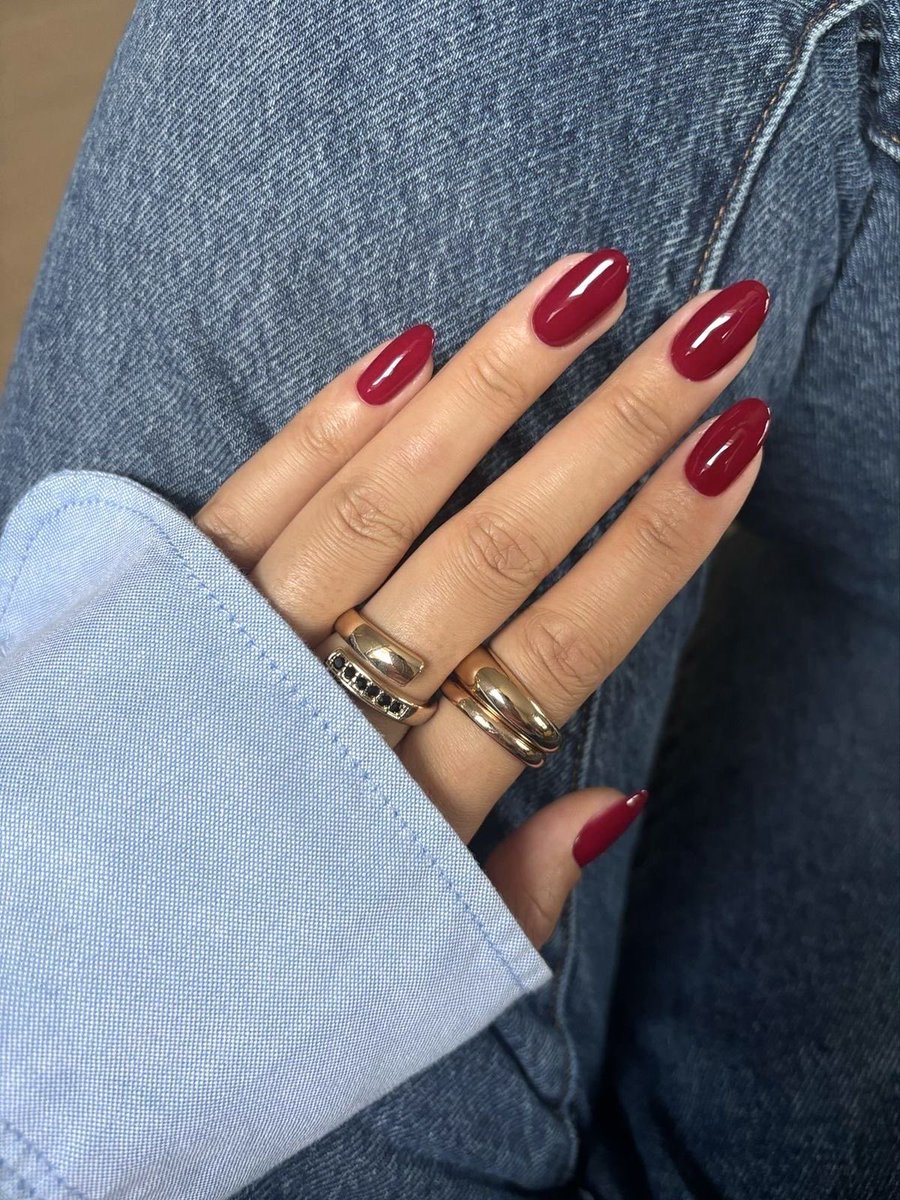 red nails