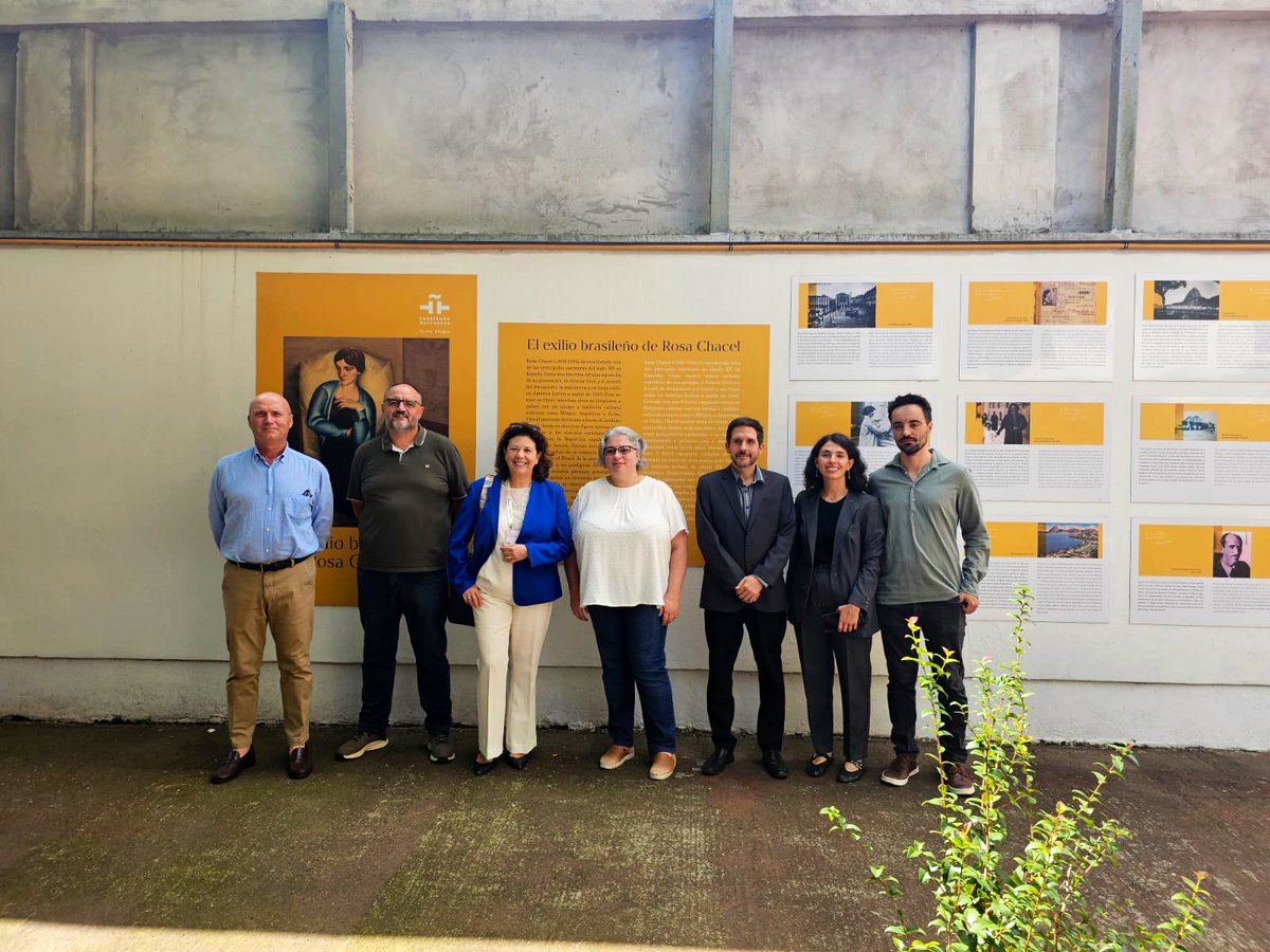 EmbEspBrasil's tweet image. Ontem a Embaixadora visitou o @ICPortoAlegre e conheceu mais sobre o seu trabalho de promoção da nossa língua e cultura 🇪🇸

Podê apreciar também a exposição sobre #RosaChacel