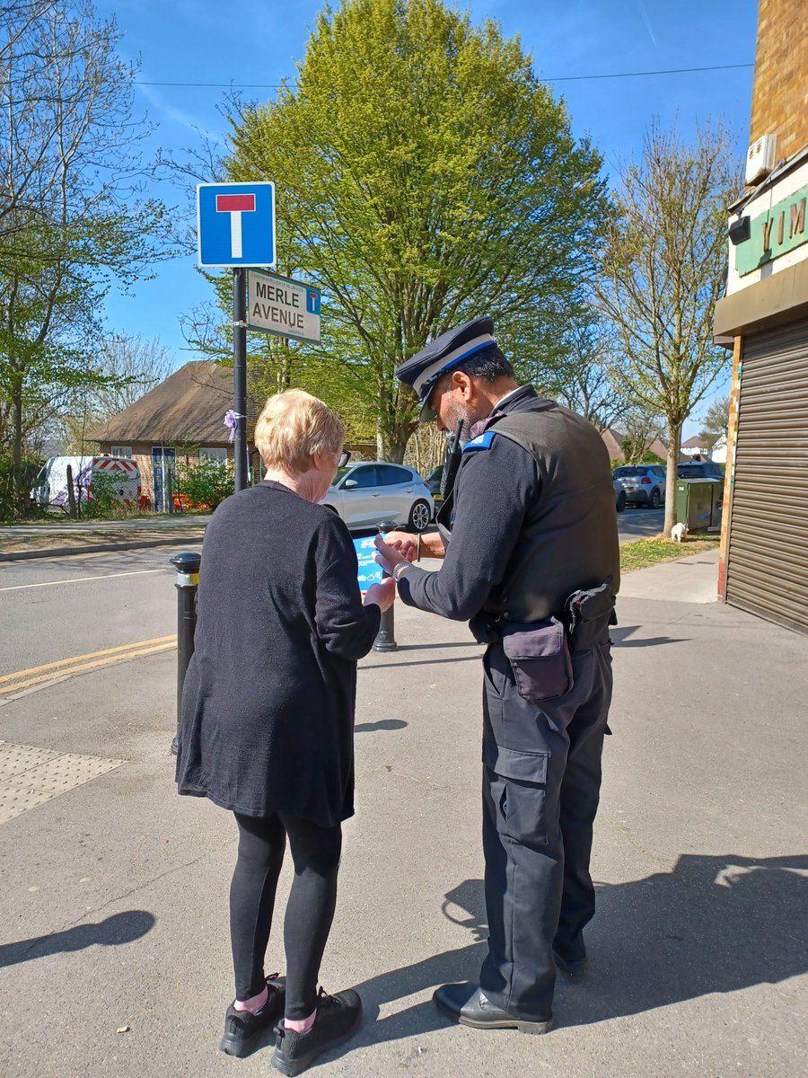 MPSHarefield's tweet photo. Harefield Village Safer Neighbourhood Team officer conducted street briefing at the location and crime prevention advice was given to the residents.
#CrimePrevention #SaferStreets #BeSafe https://t.co/0GPCUTj9ro
