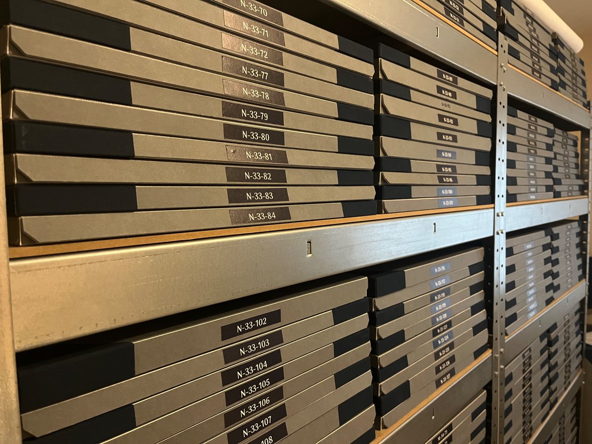 Przez kilka dekad, aż do 1990, nie miały konkurencji w informowaniu o topografii terenu, dlatego wręcz do absurdu pilnowano ich obiegu i wykorzystania. Wojskowe mapy topograficzne. Niby zwykłe, a jednak tajne. Dziś pokażę Wam, ile tego naprodukowano🙂 Zapraszam 👇 1/