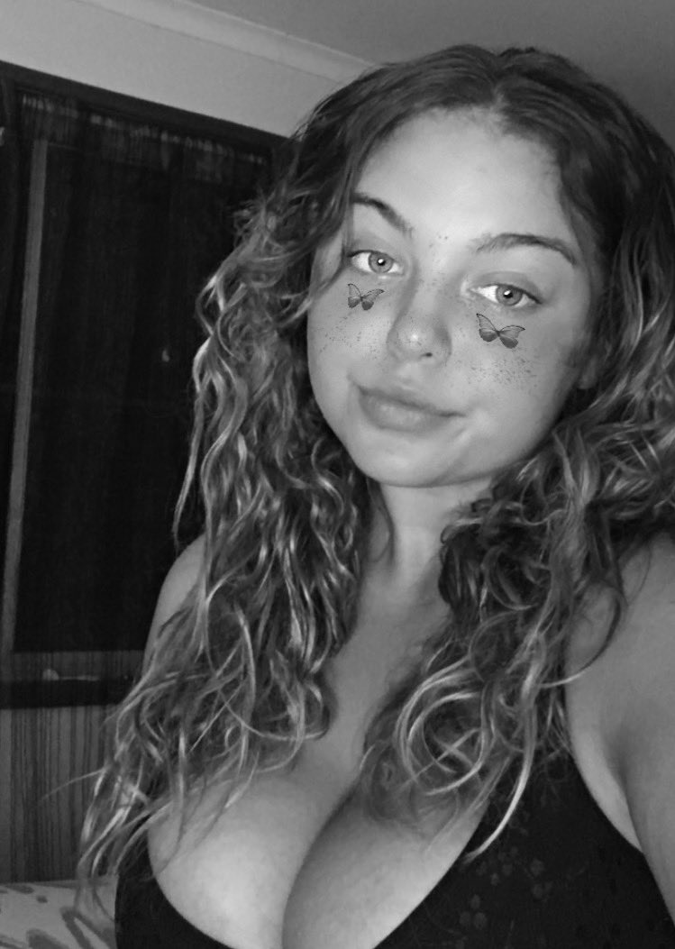 godessadina's tweet photo. Piggies pay up for my curl products, need to revive the curls. a WOMAN needs to maintain herself 💅 #paypigs  #SugarBabies #paymybills  #moneybaby https://t.co/c6ShGaKW4V