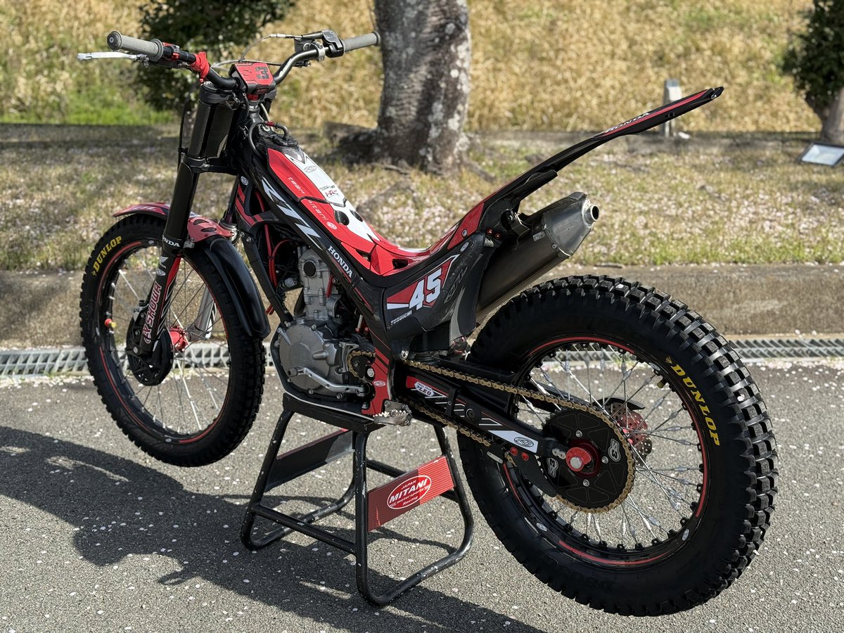 hika_trial1115's tweet image. My RTL260R Ver.2025🎨💥
AP Conception様にデカール作製いただきました☺️
シンプルめちゃカッコいいデザイン！！😎
ありがとうございます😊🙇‍♂️

#APconception
#HRCクラブMITANI 
#トライアルチームLEO