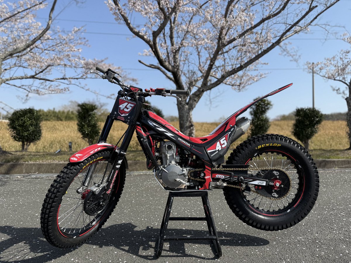 hika_trial1115's tweet image. My RTL260R Ver.2025🎨💥
AP Conception様にデカール作製いただきました☺️
シンプルめちゃカッコいいデザイン！！😎
ありがとうございます😊🙇‍♂️

#APconception
#HRCクラブMITANI 
#トライアルチームLEO