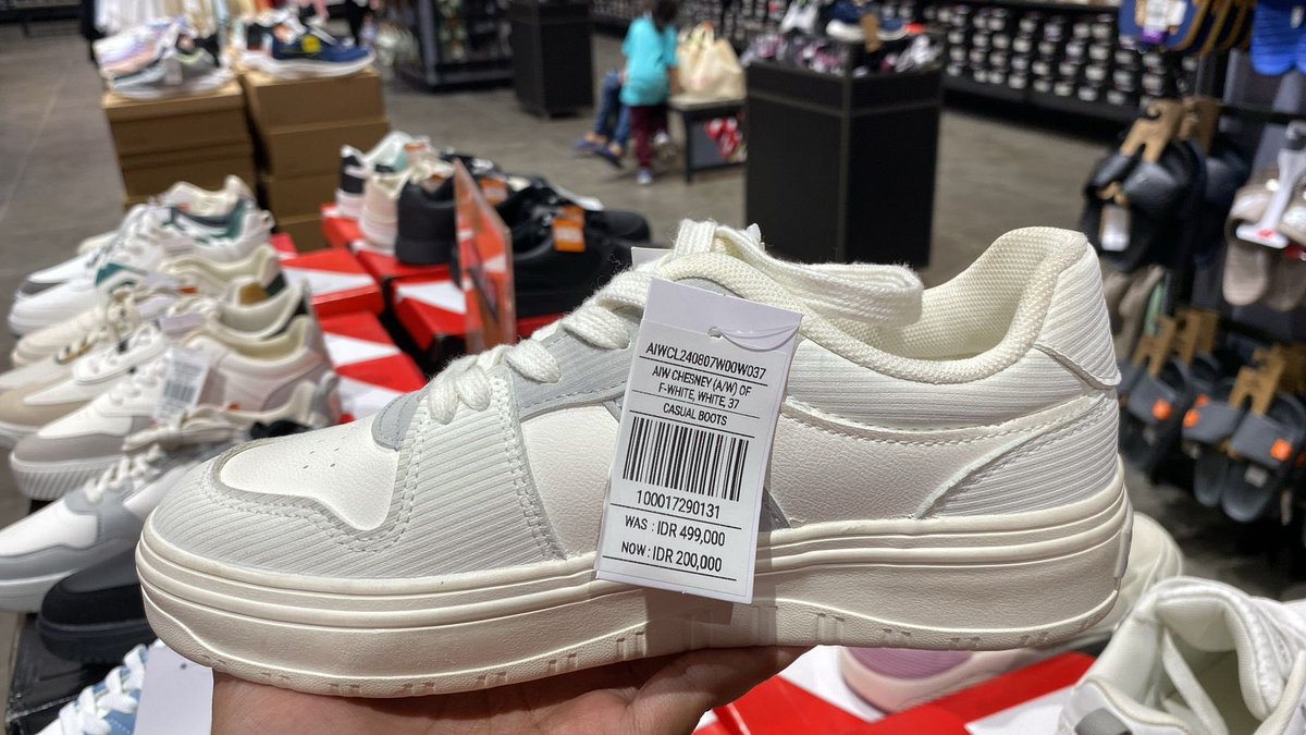 moviablekpopid's tweet photo. hi guys aku open jastip sport station lagi edisi bulan april ada disc sampe up to 70% 🤍 ada airwalk diadora reebook converse nb dll start dari 130 an ajaaa ~

btw fee 20k udah termasuk packing yapp ada grup order wa dom bekasi <3

katalog aku drop dibawah 🤍 https://t.co/Bc67QJL84n