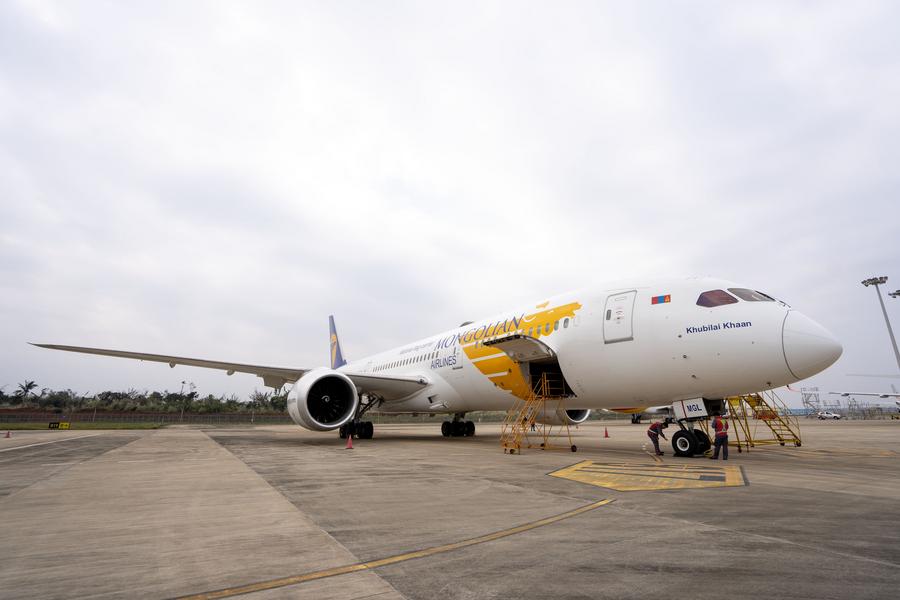 Hainanftp's tweet image. Hainan FTP's aircraft maintenance sector is booming. In Q1 2025, 19 aircraft &amp;amp; 4 engines underwent bonded maintenance worth 14.8B RMB ($2.1B), up 72% YoY, per Haikou Customs. #HainanFTP #Aviation #AircraftMaintenance (Photos: Xinhua)
en.hnftp.gov.cn/News2024/Lates…